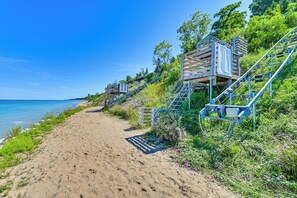 Apartment (0 Bedroom) | Interior - 2 Blocks to Lake Michigan: Sleek Couples Retreat! (South Haven)