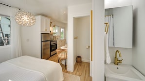 Apartment (0 Bedroom) | Interior - 2 Blocks to Lake Michigan: Sleek Couples Retreat! (South Haven)