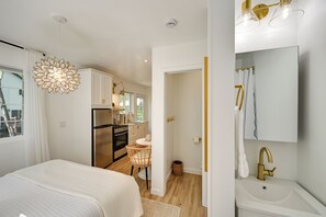 Apartment (0 Bedroom) | Interior - 2 Blocks to Lake Michigan: Sleek Couples Retreat! (South Haven)