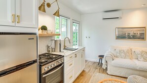 Apartment (0 Bedroom) | Interior - 2 Blocks to Lake Michigan: Sleek Couples Retreat! (South Haven)