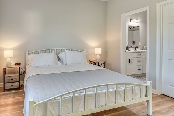 House (3 Bedrooms) | Interior