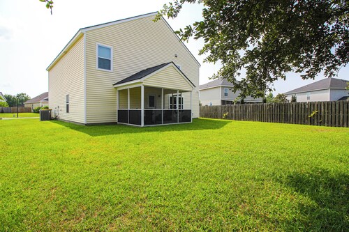 Spacious Home w/ Screened Patio in Pooler!