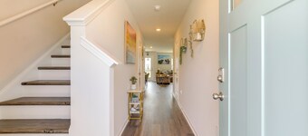 Modern Escape 2 Mi to Surfside Beach Fishing Pier