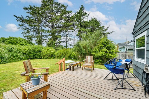 Walk to Beach: Charming Home - 3 Mi to Seabrook