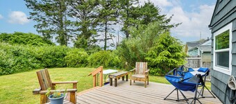 Walk to Beach: Charming Home - 3 Mi to Seabrook