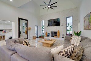 House (4 Bedrooms) | Interior - 7 Mi Fort Myers Beach: Luxe 'mai Tai Villa' (Fort Myers)
