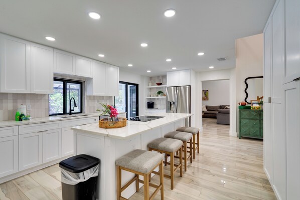 House (4 Bedrooms) | Interior - 7 Mi Fort Myers Beach: Luxe 'mai Tai Villa' (Fort Myers)