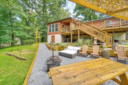 5 Mi to Harpers Ferry Nhp: Quiet Home w/ Deck