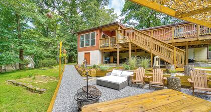 5 Mi to Harpers Ferry Nhp: Quiet Home w/ Deck