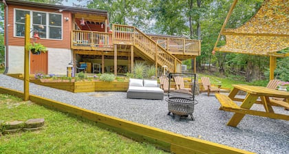 5 Mi to Harpers Ferry Nhp: Quiet Home w/ Deck
