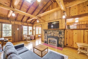 House (2 Bedrooms) | Interior - Mtn-view Cascade Cabin Near Garden of the Gods! (Cascade)