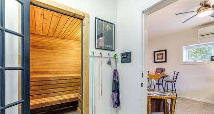 4 Mi to Blue Ridge Parkway: Floyd Studio w/ Yard