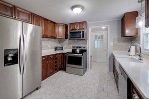 House (3 Bedrooms) | Interior