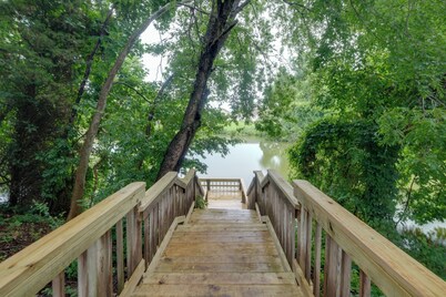 Fish, Relax & Enjoy Lake Views: Colonial Beach Gem