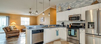2 Mi to Spanish Springs Sq: Home in The Villages