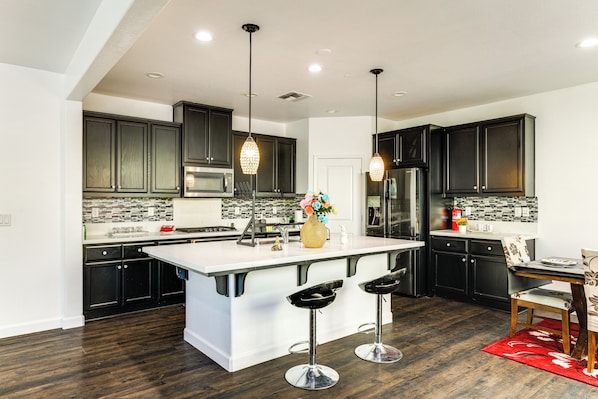 House (4 Bedrooms) | Interior