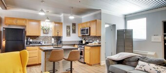 Greenwood Apt: 2 Mi to Self Regional Med Center!