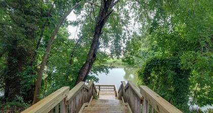 Walk to Sand: Waterfront Studio in Colonial Beach!
