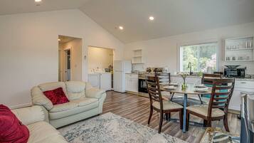 House (1 Bedroom) | Interior