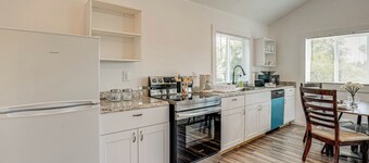 Quaint Concord Home w/ Covered Porch: Near Hiking