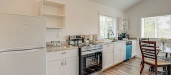 Quaint Concord Home w/ Covered Porch: Near Hiking
