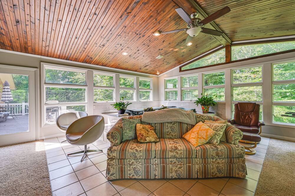 Golf Course Views & Games Galore - Vine Grove Gem! - Muldraugh, KY