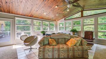 House (5 Bedrooms) | Interior