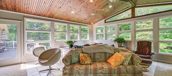 Golf Course Views & Games Galore - Vine Grove Gem!