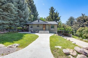 Interior - Mountain Views: Walkable Lava Hot Springs Home! (Lava Hot Springs)