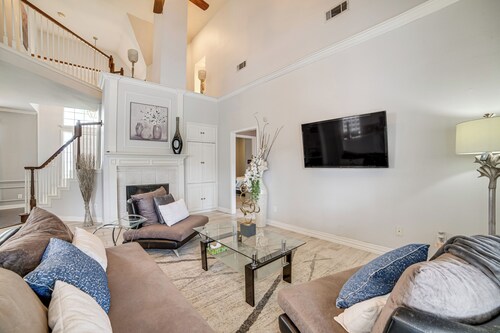 7 Mi to Galleria Dallas: Family Home w/ Yard