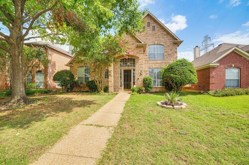 7 Mi to Galleria Dallas: Family Home w/ Yard