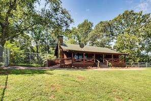 House (3 Bedrooms) | Interior - Woodsy Hideaway: 8 Mi to Henderson Falls Park! (Toccoa)