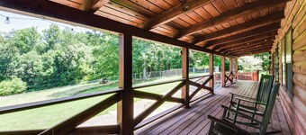 Woodsy Hideaway: 8 Mi to Henderson Falls Park!