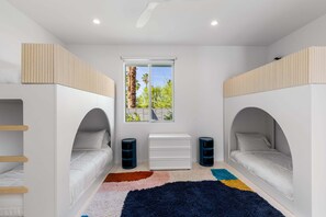 4 chambres, bureau, fer et planche Ă repasser, accĂšs au Wi-Fi (inclus)