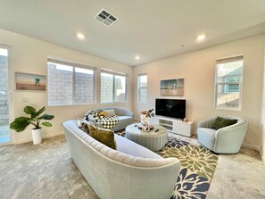 Casa | 4 quartos, acesso à internet de alta velocidade