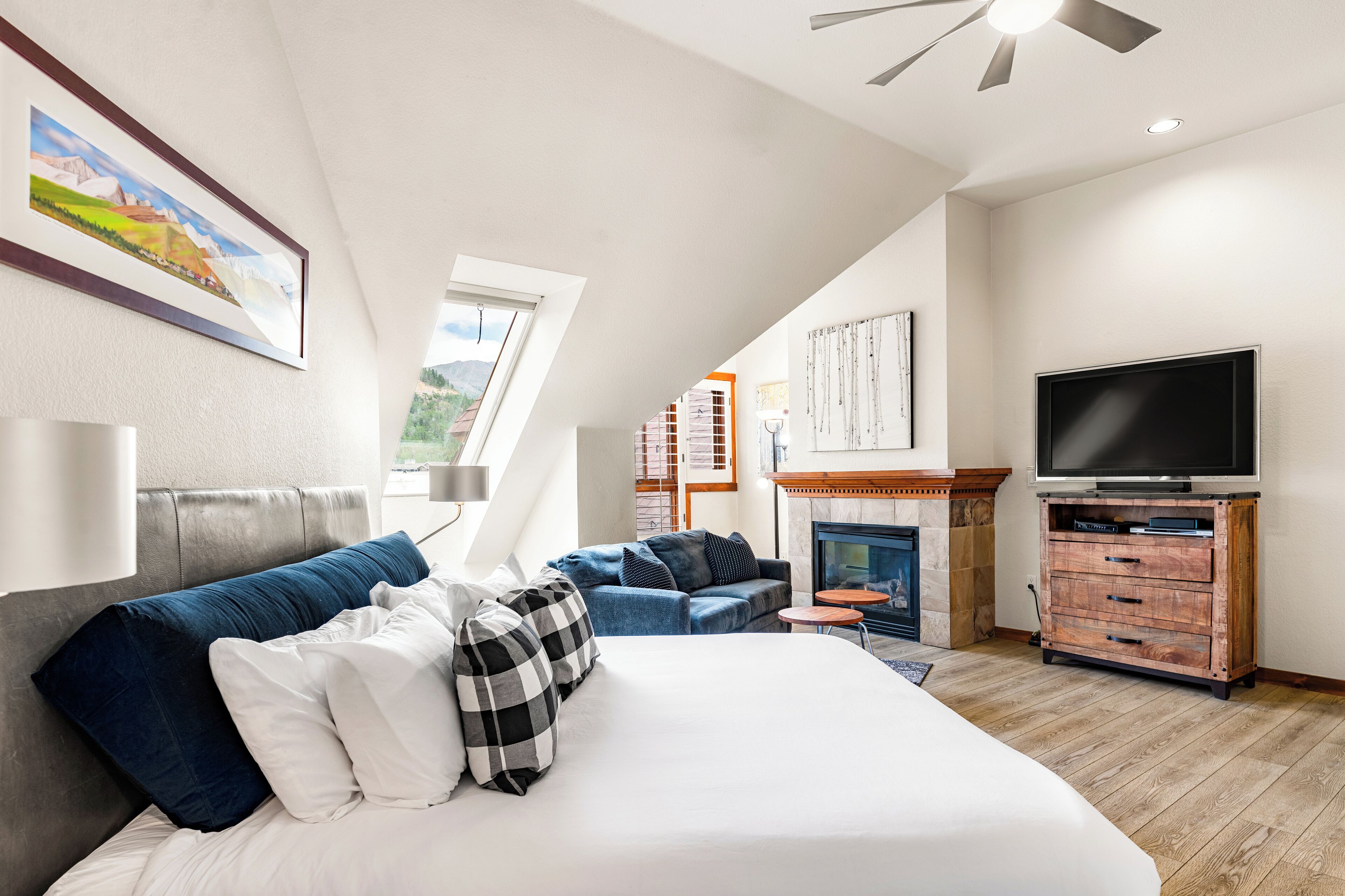 Iron/ironing board, travel cot, free WiFi, bed sheets