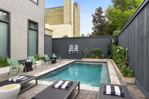 Outdoor pool, a heated pool