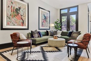 TV, offices - Spacious NOLA Combo | 2 Units |  Shared Pool (New Orleans)