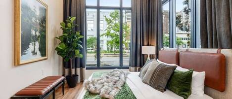 8 bedrooms, desk, iron/ironing board, travel cot