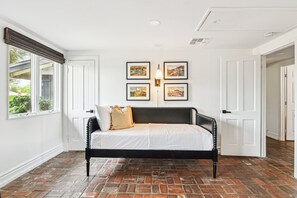 8 bedrooms, desk, iron/ironing board, travel cot