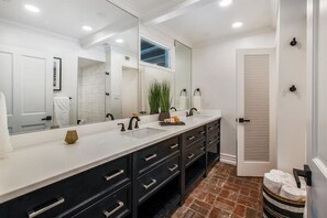 Shower, hair dryer, towels, shampoo