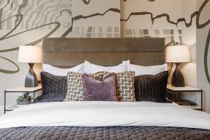 6 bedrooms, iron/ironing board, travel cot, free WiFi - Incredible Restored Historic Townhome (Savannah)