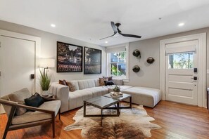 Unclassified image, 2 of 36, button