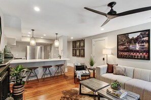 テレビ、書斎 / ワークスペース