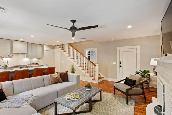 Unclassified image, 1 of 30, button