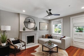 Unclassified image, 5 of 30, button