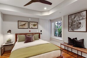 5 habitaciones, escritorio y tabla de planchar con plancha 