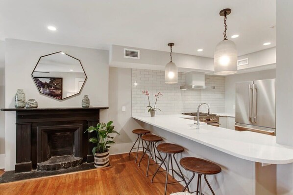 Unclassified image, 1 of 11, button