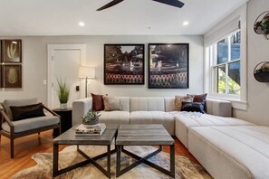 TV, offices - Cozy, Charming Historic Home (Savannah)