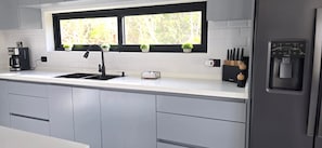 Micro-ondes, four, plaque de cuisson